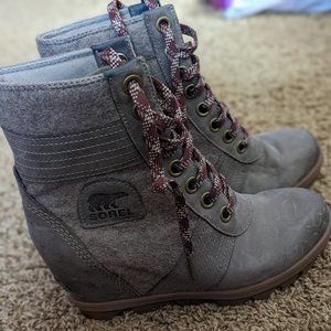Sorel Lexie Wedge Boots 6.5 Gray Leather and Wool